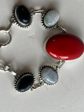 Sterling silver and agate stones bracelet.